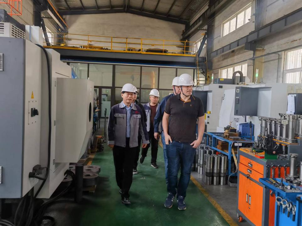 立軸行星式攪拌機(jī) 立軸行星式攪拌機(jī)